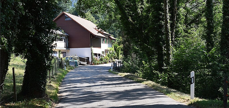 Bedingung: Ohne Ausbau der Kantonsstrasse keine Betriebsbewilligung für die Deponie. Foto: Bea Asper