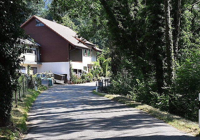 Bedingung: Ohne Ausbau der Kantonsstrasse keine Betriebsbewilligung für die Deponie. Foto: Bea Asper 