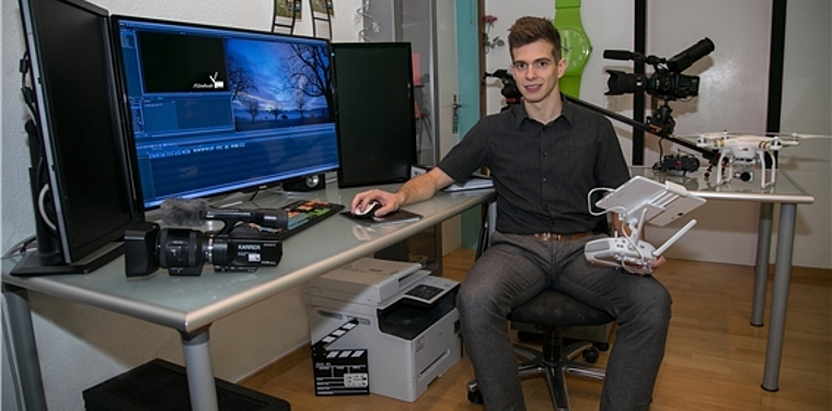 Budenführer: Sandro Karrer ist bestens ausgerüstet für alle filmischen Wünsche. Foto: Martin Staub