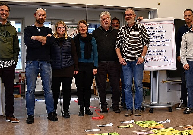 <em>Zukunftsgerichtet: </em>die Teilnehmerinnen und Teilnehmer des Workshops. <em>Foto: Bea Asper</em>