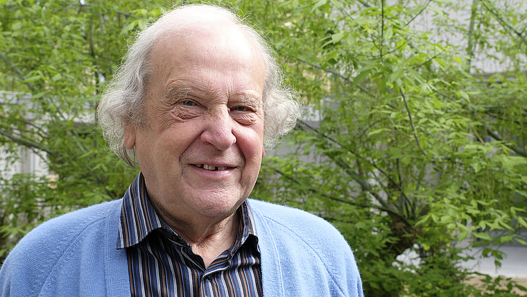 Weise, verschmitzt und ohne dogmatischen Zeigefinger: Pfarrer Franz Kuhn.  Foto: Thomas Brunnschweiler