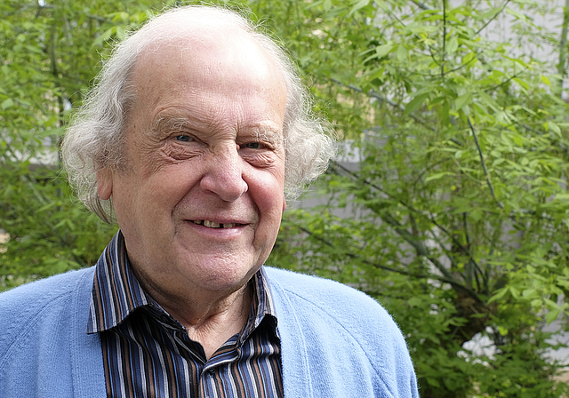 Weise, verschmitzt und ohne dogmatischen Zeigefinger: Pfarrer Franz Kuhn.  Foto: Thomas Brunnschweiler