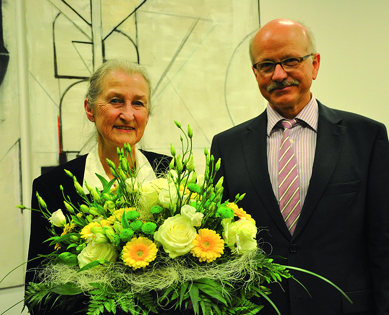 Laudator und Preisträgerin: Gemeindepräsident Urs Hintermann ehrte Françoise Zöldy-Pfister. Foto: ZVG