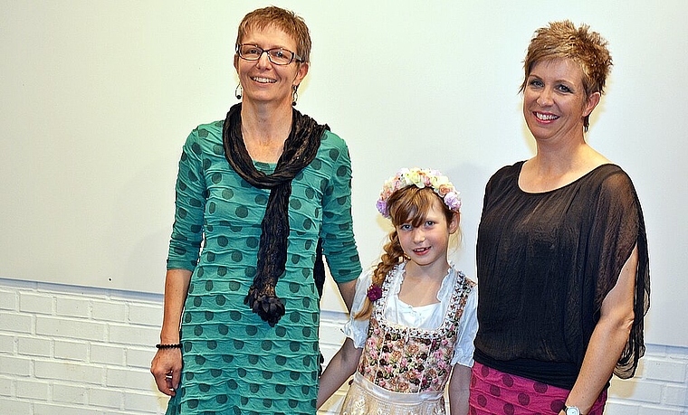  Sie sangen sich in die Herzen: Marianne Altermatt, Gast Lorena Tschan und Helene Huber (v.l.)  Foto: Roland Bürki