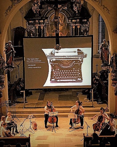 Schreibmaschine: Das Cello-Ensemble spielt «The Typewriter» von Leroy Anderson.
