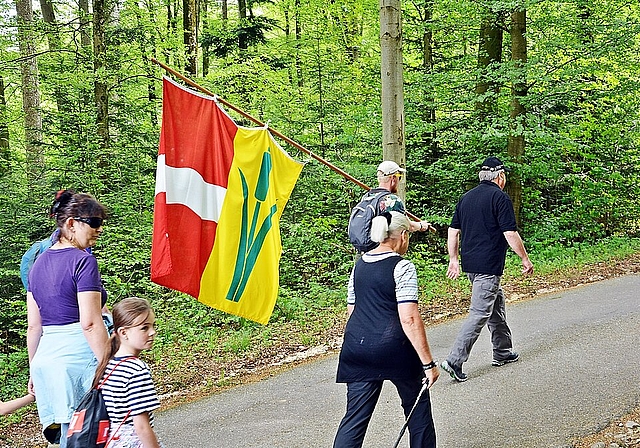 Natürlich Breitenbach: Der Bezirkshauptort zeigt beim Bannumgang Flagge. Fotos: Roland Bürki 
