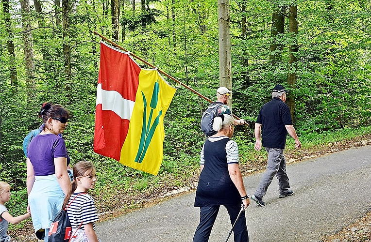 Natürlich Breitenbach: Der Bezirkshauptort zeigt beim Bannumgang Flagge. Fotos: Roland Bürki 
