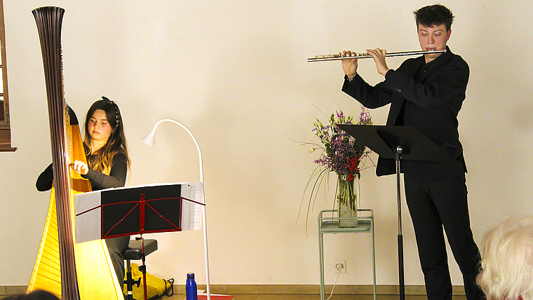 Frühling, Sommer, Herbst und Winter: Marlene Andersson und Pascal Nippel entführten die Zuhörerinnen und Zuhörer auf eine musikalische Reise durch die Jahreszeiten.  Foto: Axel Mannigel