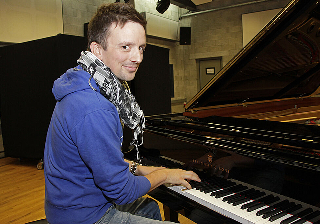 Kompetent in Klavier, Violine und Gesang: Raphael Jeger.