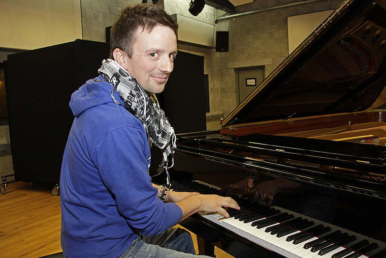 Kompetent in Klavier, Violine und Gesang: Raphael Jeger.