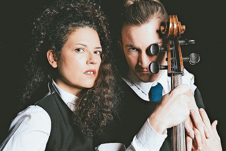 Starker Auftritt: Augustin Groz und Claudia Kottal im Stück um Chopins «Trauermarsch». Foto: zVg