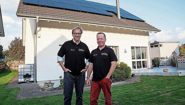 Setzt voll auf erneuerbare Energie: Der Verein FEEL mit Präsident Mario Wälti (r.) und Vizepräsident Remo Oser. Foto: Martin Staub