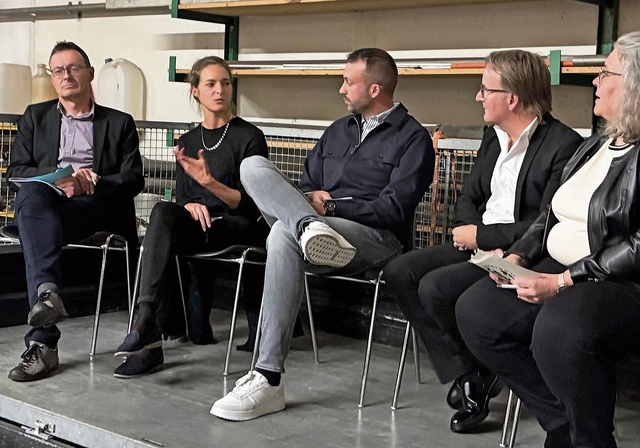 Illustre Runde: An der Podiumsdiskussion beteiligten sich (v.l.) Stephan Schader, Janine Eggs, Niklas Schäublin und Rolf Stalder, moderiert von Caroline Sutter.Foto: Thomas Immoos