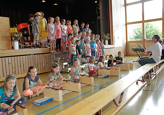 Ein Fest für die Blauner Kinder: Die Primarschülerinnen und -schüler zeigen, was sie musikalisch drauf haben. 