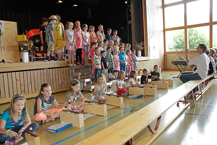 Ein Fest für die Blauner Kinder: Die Primarschülerinnen und -schüler zeigen, was sie musikalisch drauf haben. 