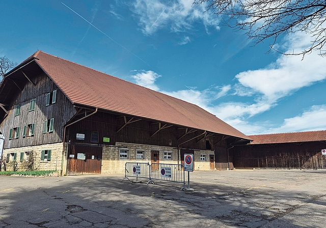 Schwerer Schlag für Pächter: Der Pachtvertrag mit der Bauernfamilie Hänggi soll wegen des fehlenden Neubaus aufgelöst werden. Foto: Tobias Gfeller