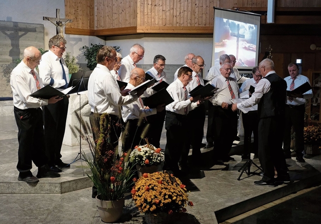 Mit Inbrunst dabei: Männerchor Breitenbach unter Christian Steiner.Foto: Thomas Brunnschweiler