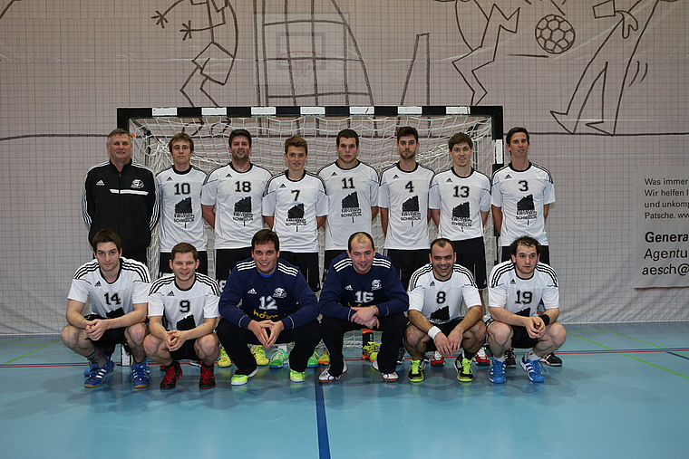 SG Wahlen Laufen: 1. Mannschaft mit Trainer Ueli Schmidlin.  Foto: zvg G.Espositio