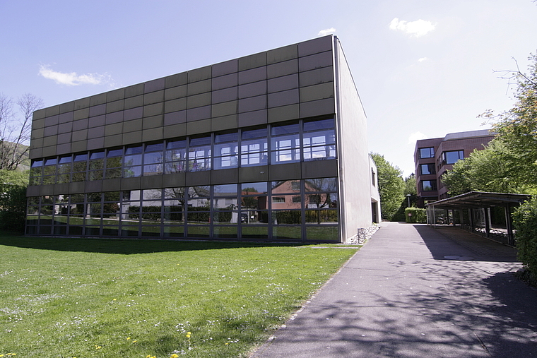 Vom Souverän unbestritten: Die Turnhalle der Gerenmatte 2 wird um Schulräume und im Erdgeschoss um einen Kindergarten erweitert. Kosten: rund 7,5 Millionen Franken. luk