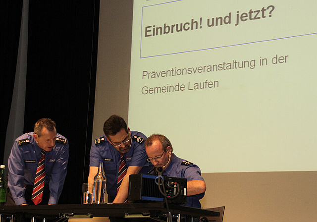 Die Polizei gibt nützliche Ratschläge: Daniel Weissenberger, Christian Schmid und Alex Hamann (v. l.).  Foto: Martin Staub