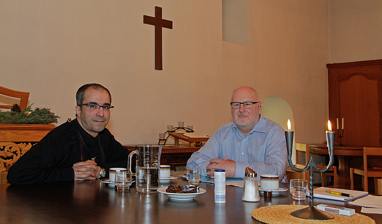 Freuen sich im Kloster Beinwil auf den Bischofsbesuch: Die Pfarrer Markus Fellmann und Bruno Stöckli. Foto: Martin Staub