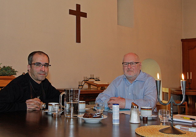 Freuen sich im Kloster Beinwil auf den Bischofsbesuch: Die Pfarrer Markus Fellmann und Bruno Stöckli.  Foto: Martin Staub