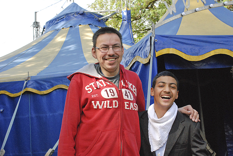 Im Zirkusfieber: Philipp Saladin und Akam Ramanzadeh freuen sich auf ihren Auftritt am Samstag. Foto: Thomas Brunnschweiler
