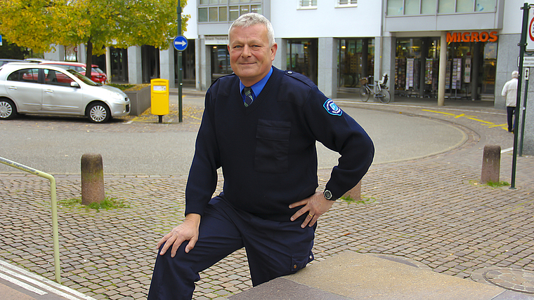 Freundlich im Ton, hart in der Sache: Für Stefan Fiechter war seine Tätigkeit als Gemeindepolizist immer mehr Berufung als Beruf.  Foto: Tobias Gfeller