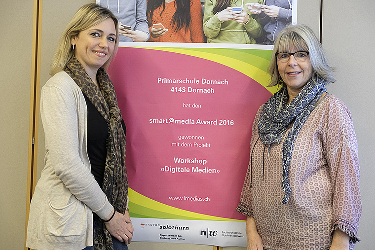 Haben die Nase bei den neuen Medien vorn: Informatikerin Saskia Strub (l.) und Schulsozialarbeiterin Susanne Krüger. Foto: Thomas Brunnschweiler