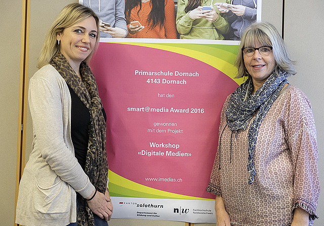 Haben die Nase bei den neuen Medien vorn: Informatikerin Saskia Strub (l.) und Schulsozialarbeiterin Susanne Krüger.  Foto: Thomas Brunnschweiler