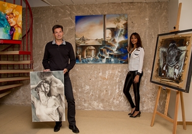 Markus und Marie-Claire Hardegger in den Räumen der alten Stedtlibibliothek: Sie beide kuratieren die Ausstellung Art Advent Laufen. 33 Künstlerinnen und Künstler präsentieren von Dezember bis Januar in Schaufenstern und als Art Extérieur über 