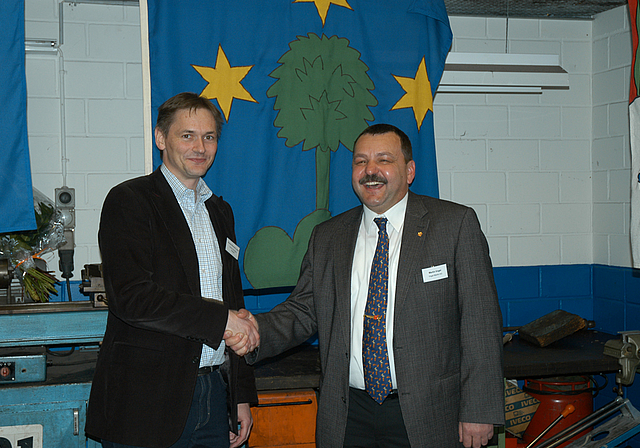 Gleiches Engagement, unterschiedlich in der Art: Roman Baumann (l.) übernimmt von Martin Vogel das Präsidium des Gewerbevereins Dorneckberg.  Foto: Bea Asper
