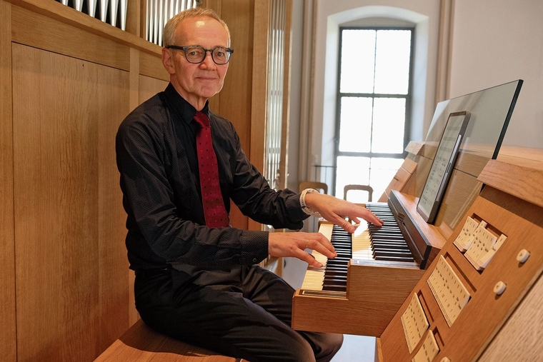 Soignierter Herr und brillanter Organist: Kay Johannsen aus Stuttgart. Foto: Thomas Brunnschweiler