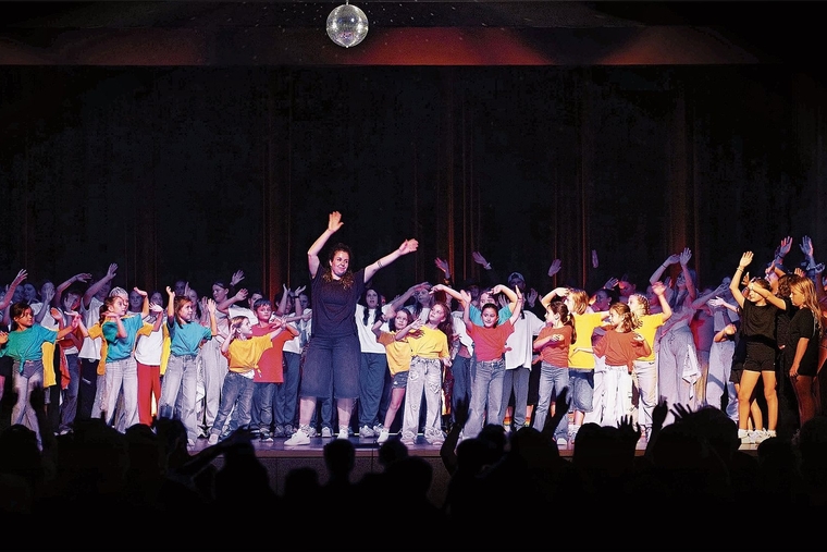 Der Spass steht immer im Vordergrund: Anja Vitorino mit ihrer Nu Riu Dance-Crew. Foto: zvg