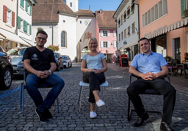 Die drei Drahtzieher machen es vor: Nafi Emri (l.), Sonnja Karrer und Alex Beck. Foto: Martin Staub