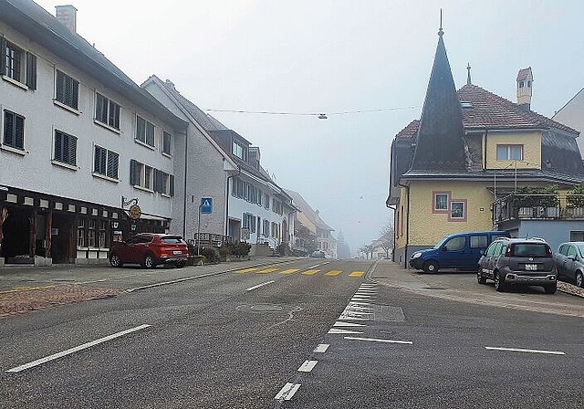 Hauptstrasse: Die Gemeinde möchte den Verkehr in Oberdornach beruhigen. Foto: Fabia Maieroni