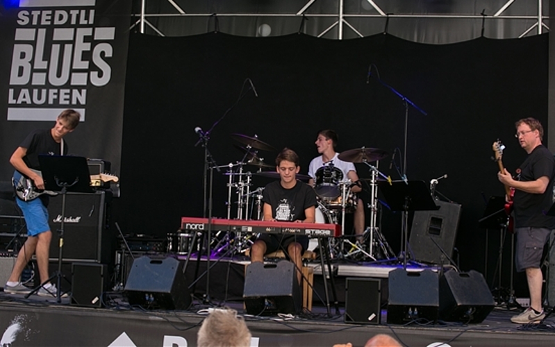 Musikschule wärmt ein: «Sir Greg and Friends» mit Greg Imber am Keyboard. Musikschule wärmt ein: «Sir Greg and Friends» mit Greg Imber am Keyboard.