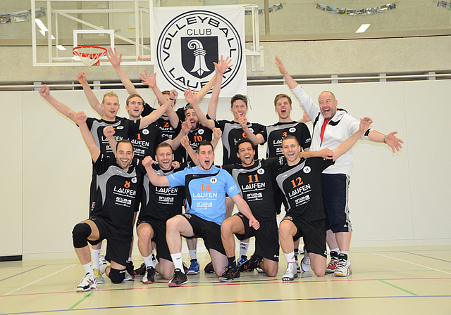 Dieses Siegerteam steigt in die Nationalliga B auf: (hinten v.l.) Markus Fritschi, Michel Eichenberger, Pierre Brem, Michel Ancel (Captain), Samuel Straumann, Philipp Reddiess, Marco Boccali (Trainer). (vorne) Simon Känel, Zeno Cueni, Dominique Ance