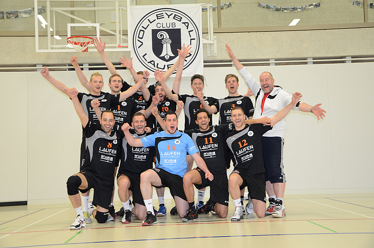 Dieses Siegerteam steigt in die Nationalliga B auf: (hinten v.l.) Markus Fritschi, Michel Eichenberger, Pierre Brem, Michel Ancel (Captain), Samuel Straumann, Philipp Reddiess, Marco Boccali (Trainer). (vorne) Simon Känel, Zeno Cueni, Dominique Ance