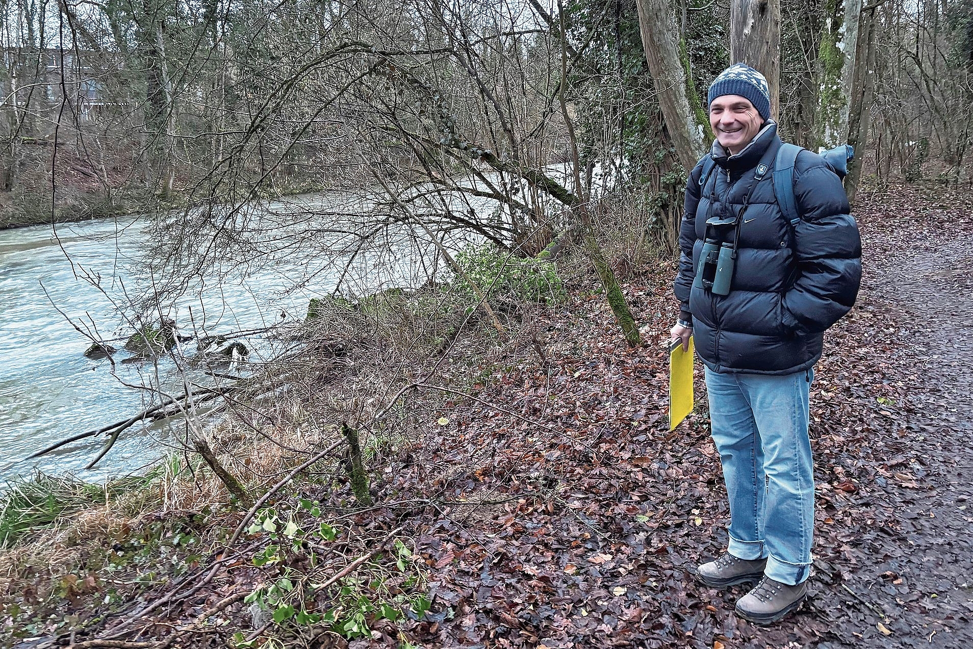 Auf Streifzug: Fabio Di Pietro suchte das Reinacher Birsufer nach geeigneten Brutstellen ab. Foto: Caspar Reimer