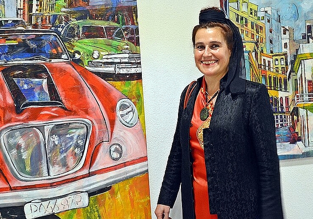 Vergessener Vorsatz: Barbara Piatti konnte den US-Oldtimern von Havanna nicht widerstehen. Trotz des Vorsatzes, nie im Leben ein Auto zu malen... Foto: Roland Bürki