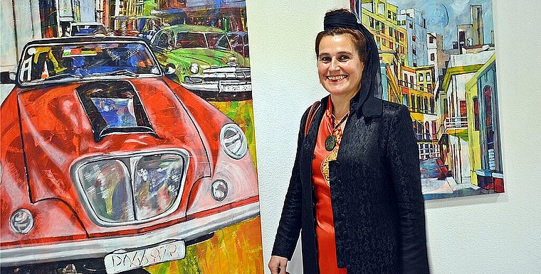 Vergessener Vorsatz: Barbara Piatti konnte den US-Oldtimern von Havanna nicht widerstehen. Trotz des Vorsatzes, nie im Leben ein Auto zu malen... Foto: Roland Bürki
