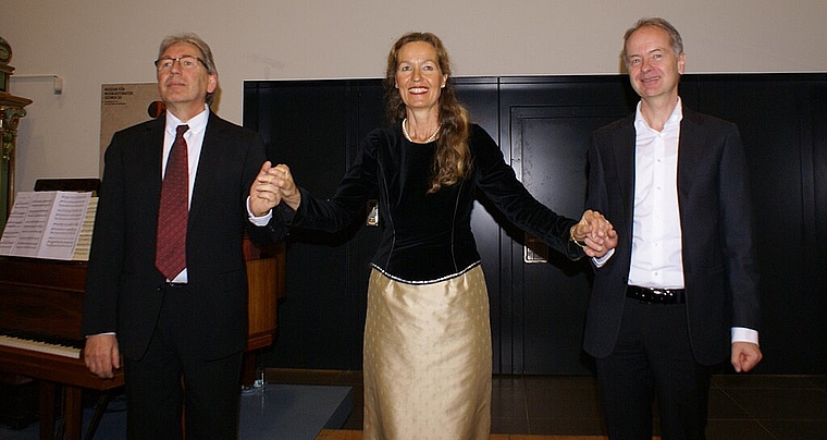Grosser Beifall: Pianist Hartwig Joerges, Sopranistin Marion Ammann und Erzähler Silvio Pacozzi (v.l.). Foto: Jürg Jeanloz