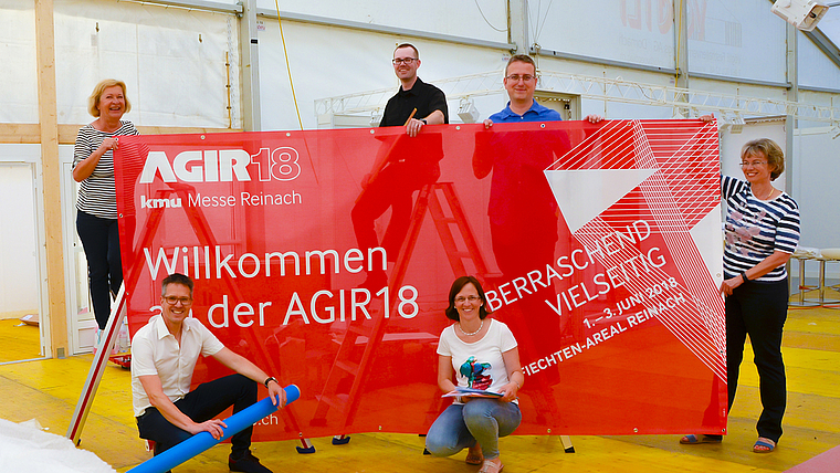 Freuen sich auf das Highlight des Sommers 2018 im Birseck: Das AGIR-OK mit Gerda Massüger (Präsidentin), Daniel Haldemann, Adrian Billerbeck, Christa und Alexander Strohm sowie Marianne Meier (v. l.). Foto: Thomas Kramer