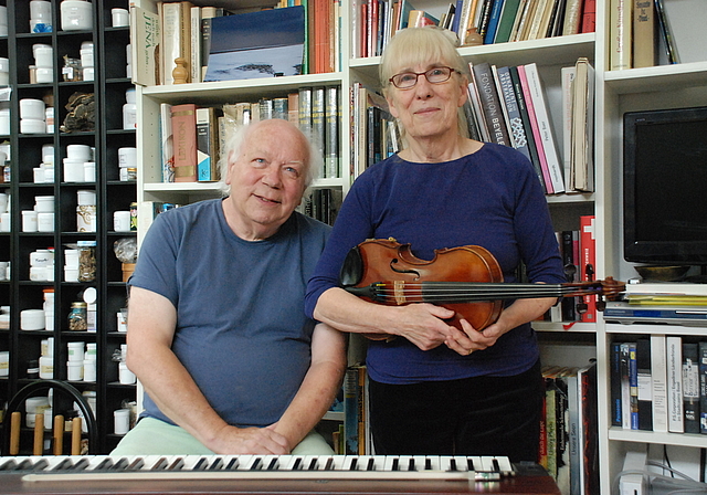 Im Gleichklang: Fritz und Annerose Krey sind seit über 50 Jahren privat und musikalisch ein Duo.  Foto: Thomas Brunnschweiler