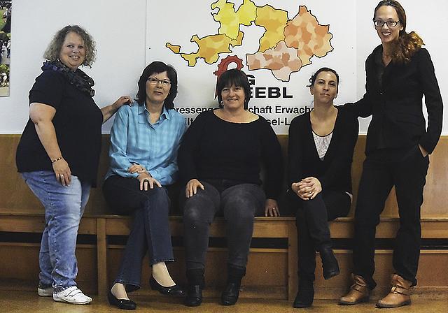 Gründeten die Interessengemeinschaft Erwachsenen- und Elternbildung Baselland: (v. l.) Beatrice Würsten, Doris Vögeli, Sylvie Anderrüti, Ursi Zahno und Claudia Lanthemann.  Foto: Bea Asper