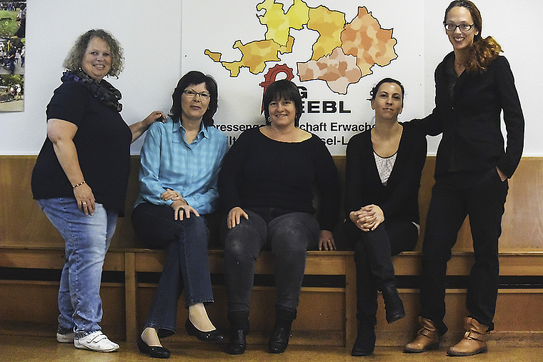Gründeten die Interessengemeinschaft Erwachsenen- und Elternbildung Baselland: (v. l.) Beatrice Würsten, Doris Vögeli, Sylvie Anderrüti, Ursi Zahno und Claudia Lanthemann. Foto: Bea Asper