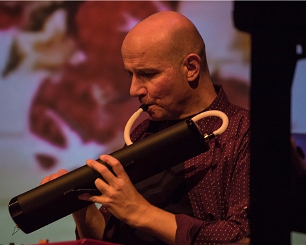 Peter Wagner: Auf seiner Melodica.