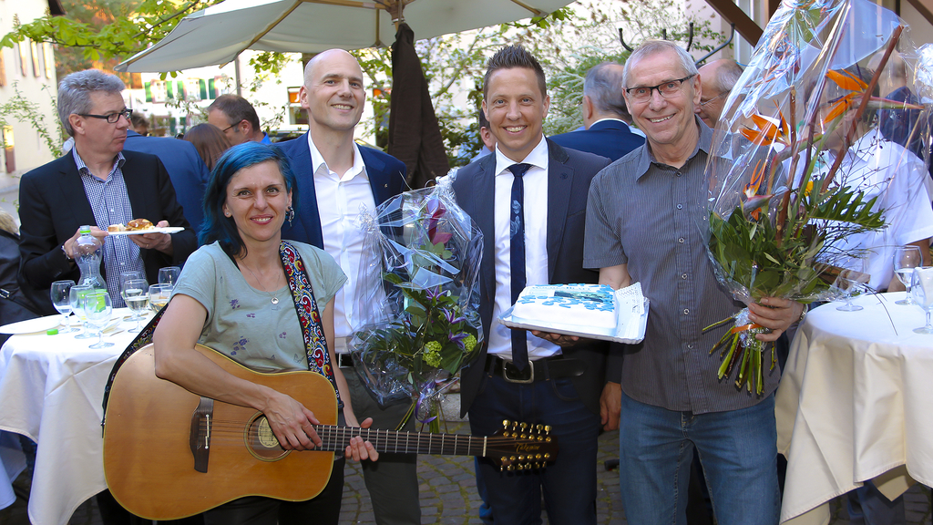 Abschiedsapéro im Stedtli: Gelgia Herzog, Thomas Kramer, Christian Imark und Martin Staub (v. l.). Foto: Gini Minonzio