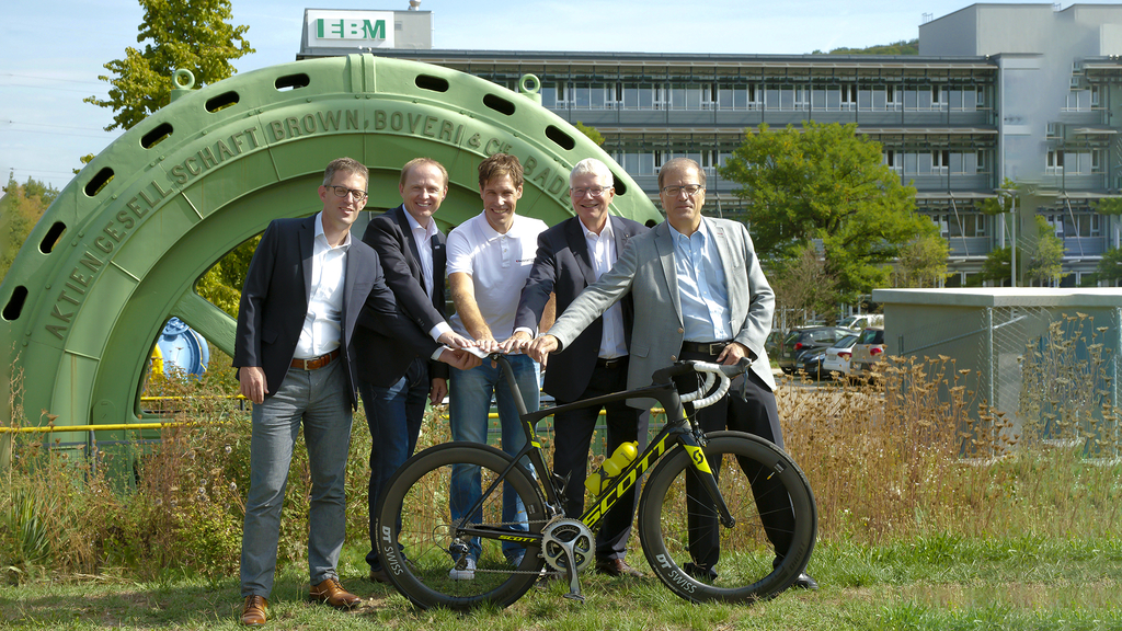 Treffen sich spätestens im Juni 2019 wieder an der Tour de Suisse (v. l.): Markus Eigenmann (Gemeindepräsident Arlesheim), Kurt Betschart (Technischer Direktor Tour de Suisse), Marc Rüdisühli (Präsident lokales OK Etappenort), Conrad Ammann (CEO EBM Gruppe) und Giorgio Lüthi (Gemeindepräsident Münchenstein).  Foto: ZVG/Jean-Marc Pache